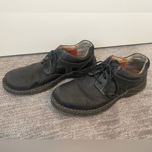 Men’s Clarks Leather Shoes- Size 11